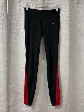 Nike Women’s Black Leggings with Red Side Back Pocket